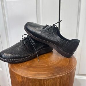 Elegant Black Textured Women’s Oxfords
